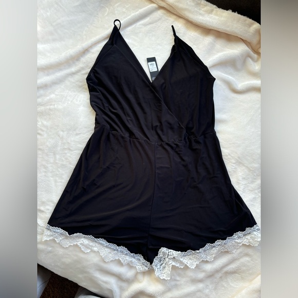 NWT Fashion Nova Plus Size Black Romper Jumper Trimmed with Lace 1X - Picture 3 of 8